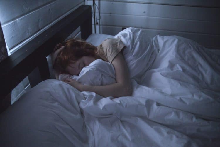 Suffering from Insomnia? A Weighted Blanket May Be the Answer - pexels photo 935777