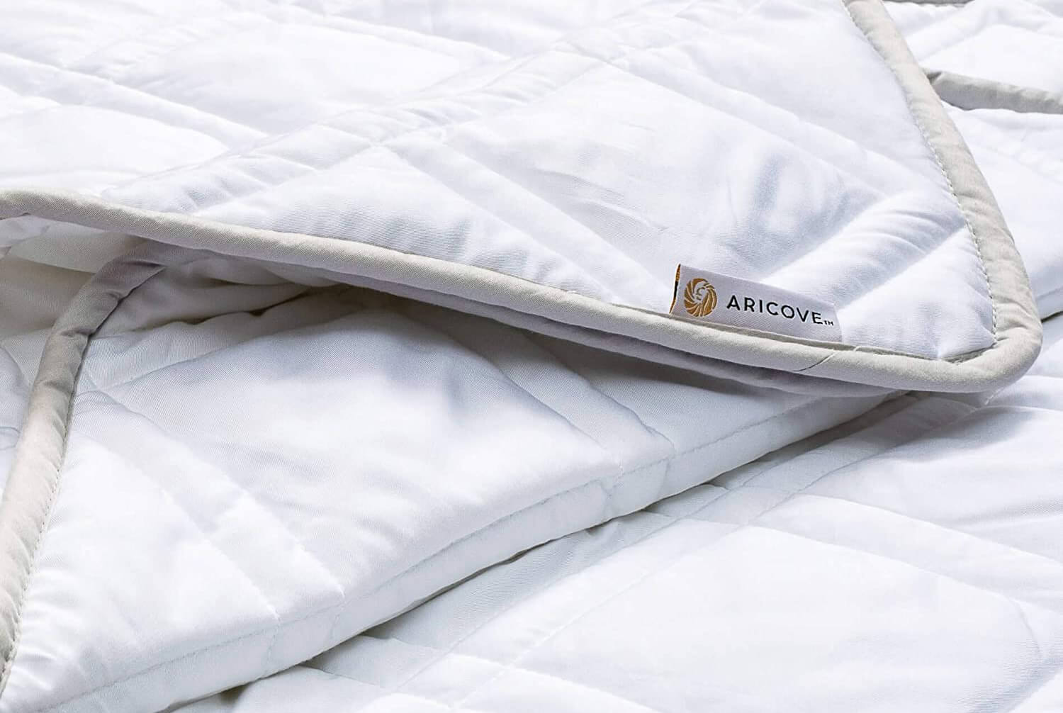 Aricove Weighted Blanket with label