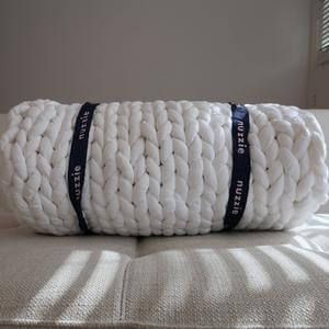 Nuzzie Knit Weighted Blanket package