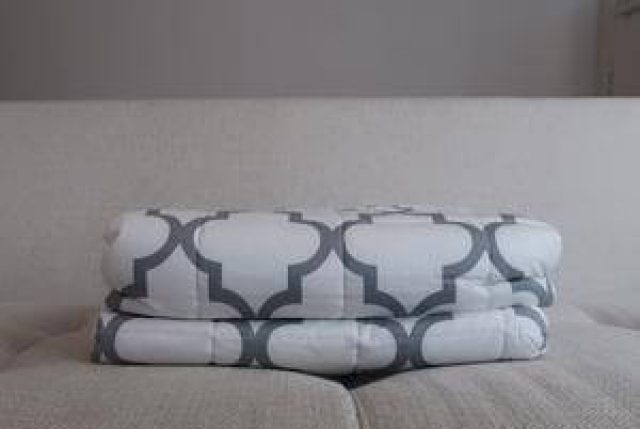 YnM Weighted Blanket (15 Lbs) Review